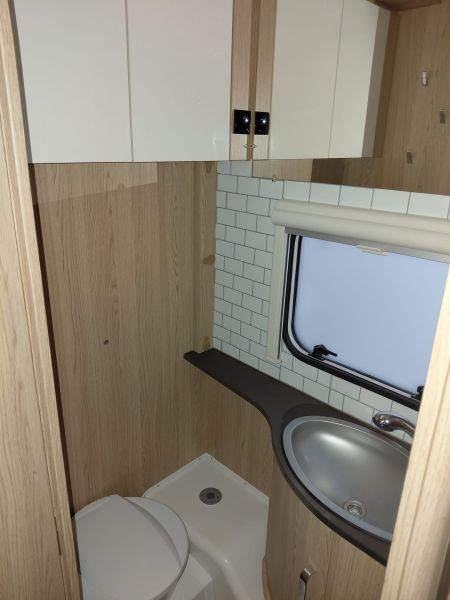 En venta Bürstner Burstner Premio Plus 510 TK Blanco 2018 Sevilla foto 7