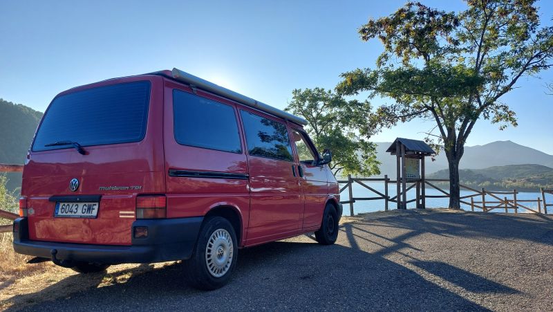 En venta Volkswagen Multivan techo elevable Rojo 1996 Madrid foto 1