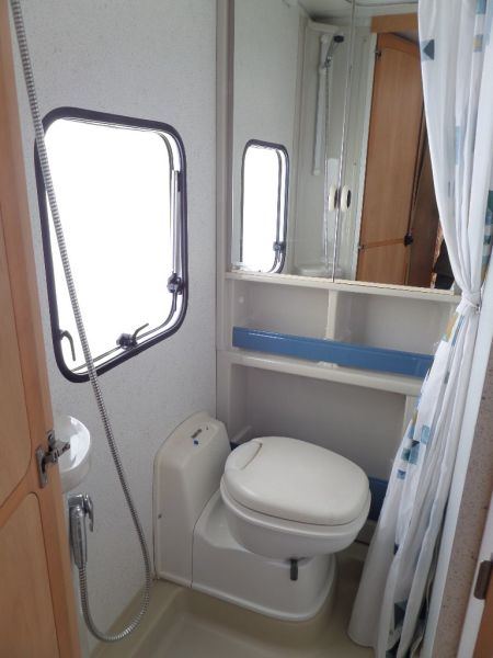 En venta Bürstner  City 455 Avantgarde Blanco 2003 Valencia foto 4