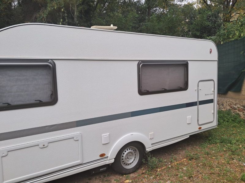 En venta Adria 472 pk Blanco 2022 Barcelona foto 2