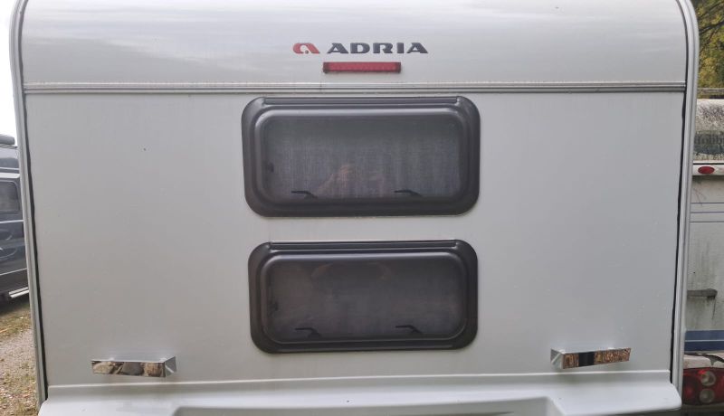 En venta Adria 472 pk Blanco 2022 Barcelona foto 3