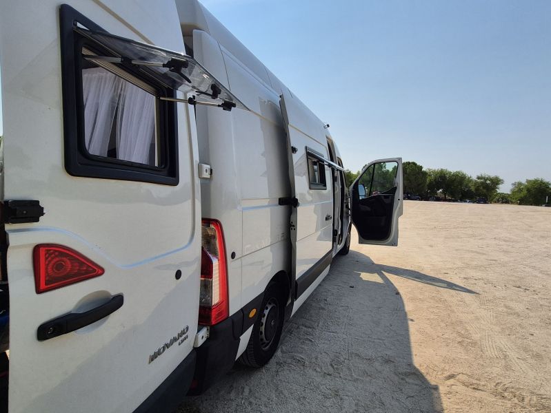 En venta Opel Movano  Blanco 2017 Madrid foto 1