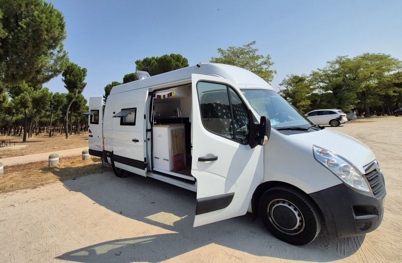 En venta Opel Movano  Blanco 2017 Madrid foto 2