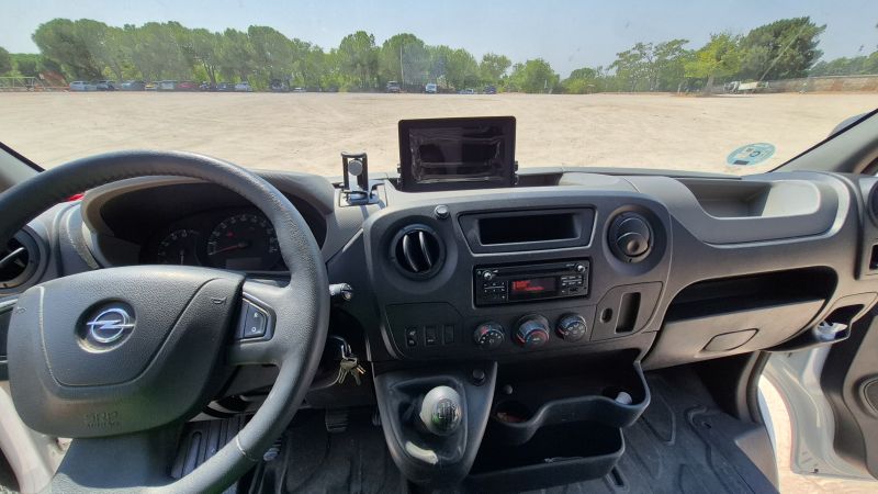 En venta Opel Movano  Blanco 2017 Madrid foto 3