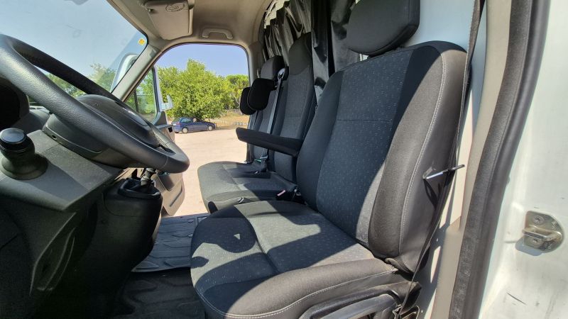 En venta Opel Movano  Blanco 2017 Madrid foto 4