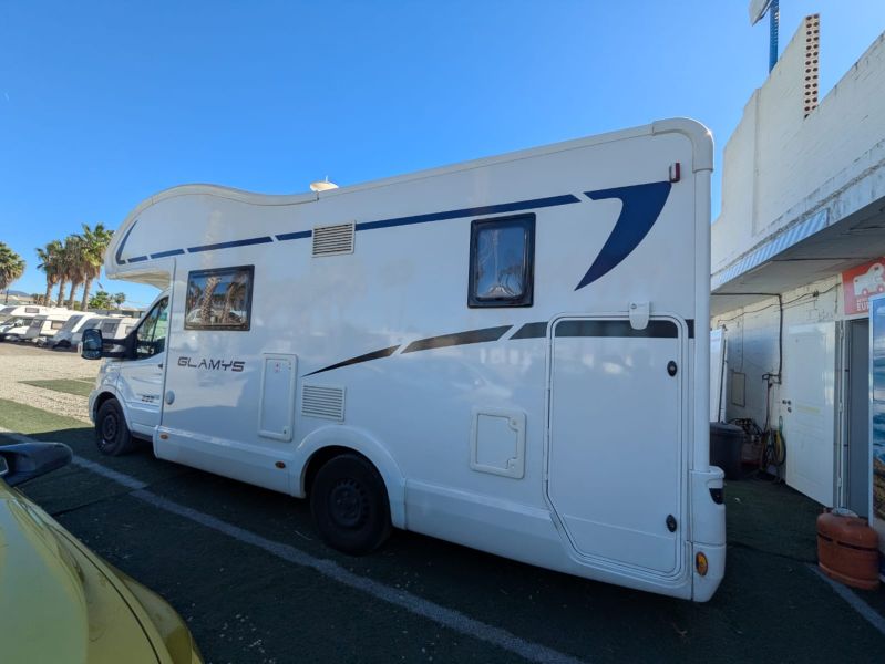 En venta Ford McLouis Glamys 222 Blanco 2023 Málaga foto 3