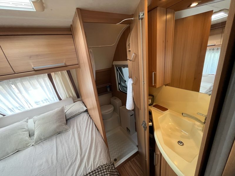 En venta Knaus SUDWIND 500 FSK Blanco 2012 Lleida foto 7