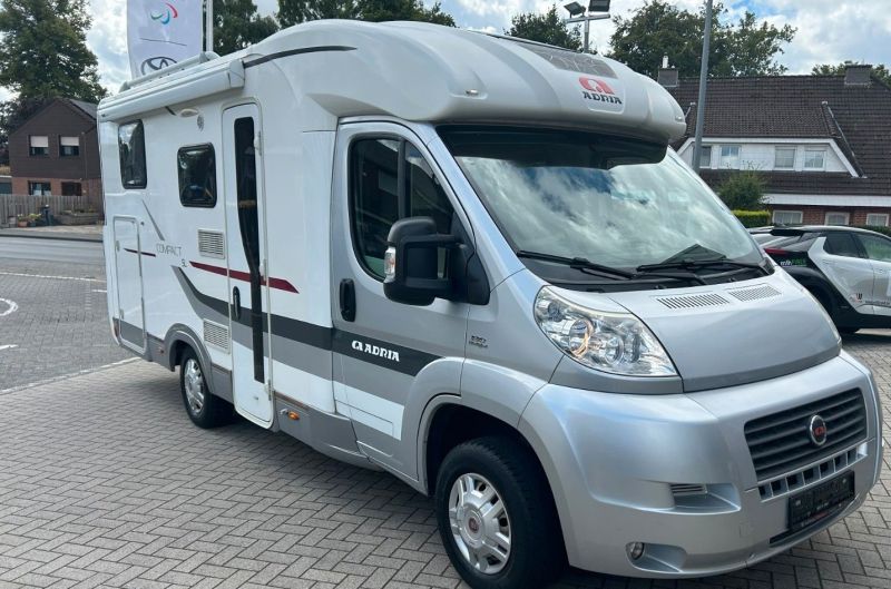 En venta Adria Adria Compact SL  Gris 2015 Madrid foto 1