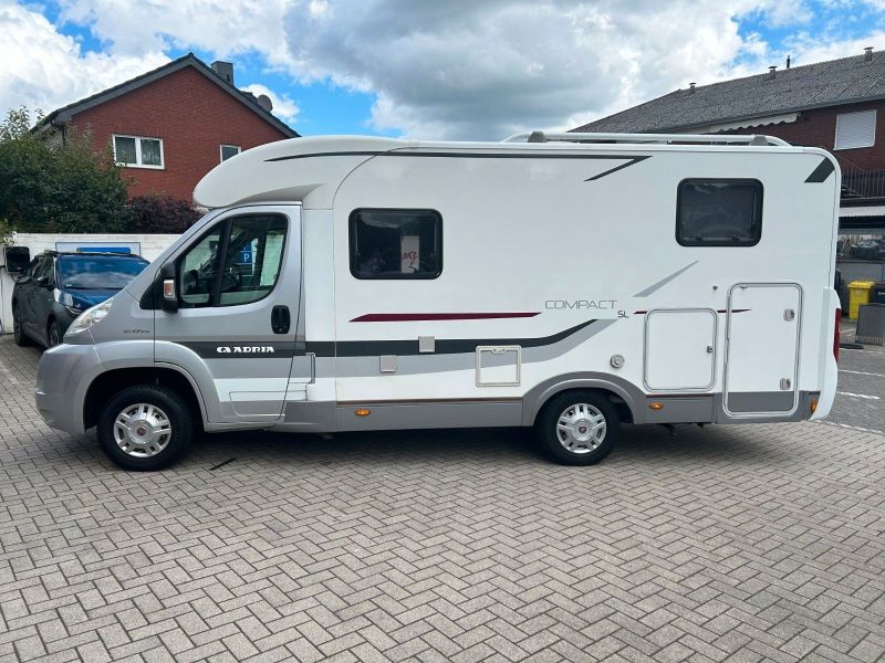 En venta Adria Adria Compact SL  Gris 2015 Madrid foto 2