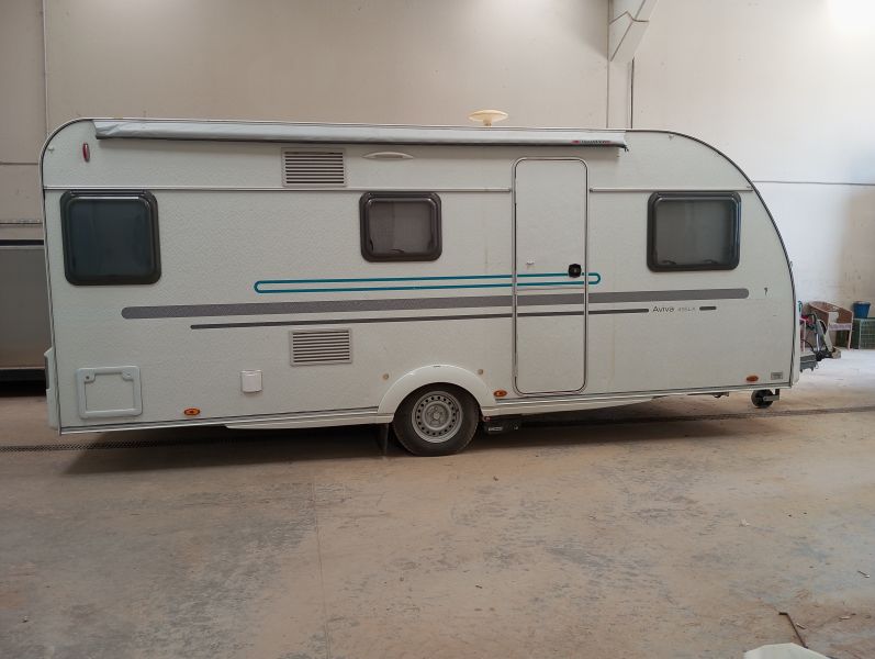 En venta Adria AVIVA 495LX Gris 2017 Navarra foto 2