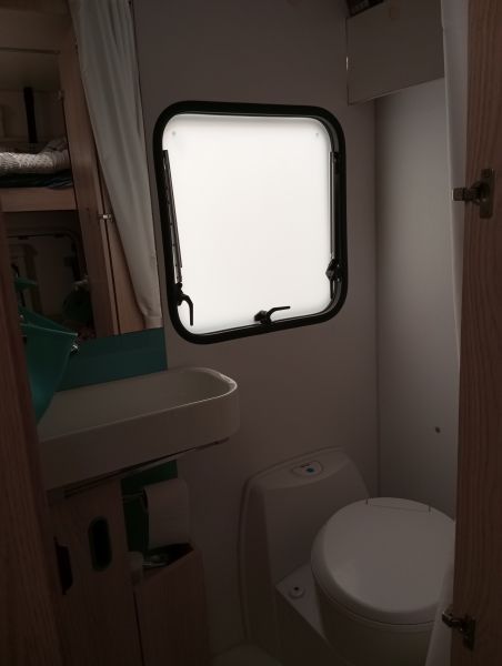 En venta Adria AVIVA 495LX Gris 2017 Navarra foto 5