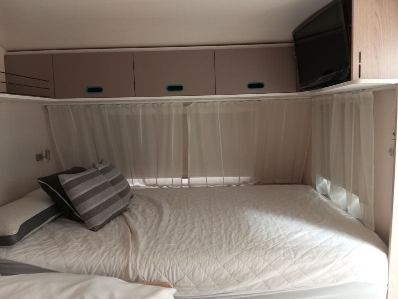 En venta Adria AVIVA 495LX Gris 2017 Navarra foto 8