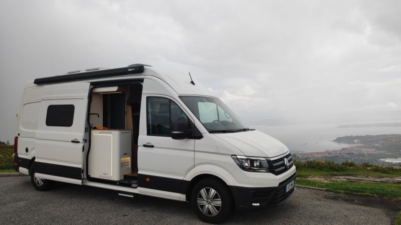 En venta Volkswagen Crafter Camperizada Blanco 2024 A Coruña foto 1