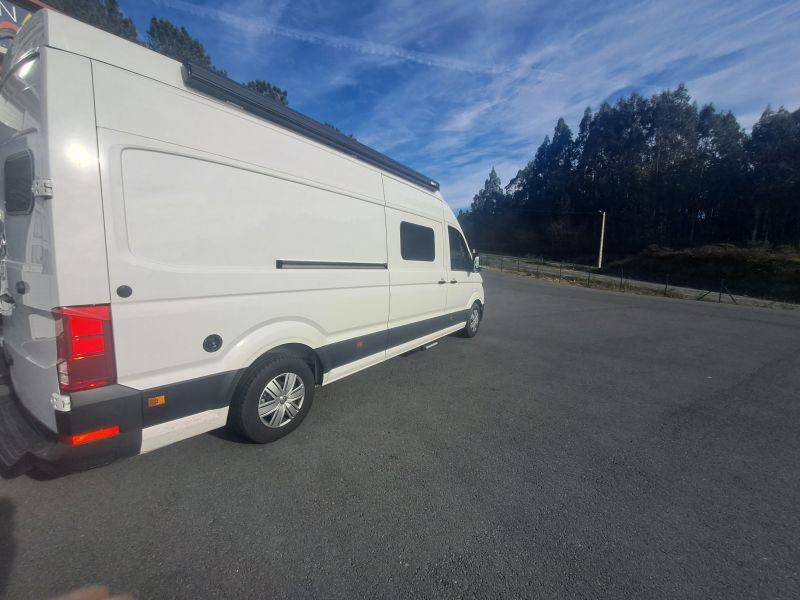 En venta Volkswagen Crafter Camperizada Blanco 2024 A Coruña foto 2