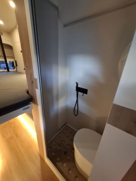 En venta Volkswagen Crafter Camperizada Blanco 2024 A Coruña foto 7