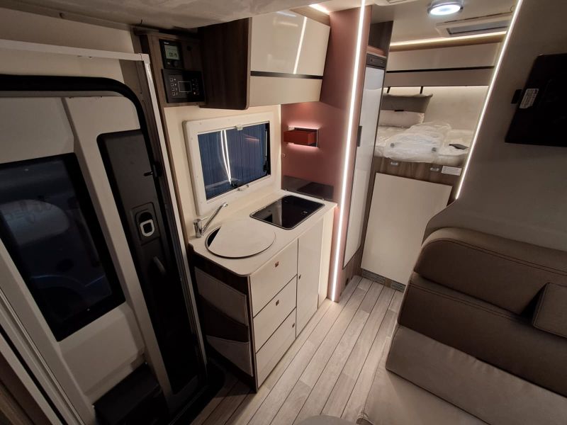 En venta Roller Team Roller Team Ford Kronos Fit 291 TL 165 cv Selekt Open Air Blanco 2025 Barcelona foto 10