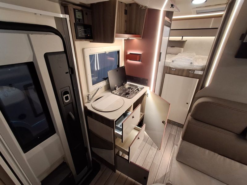 En venta Roller Team Roller Team Ford Kronos Fit 291 TL 165 cv Selekt Open Air Blanco 2025 Barcelona foto 11