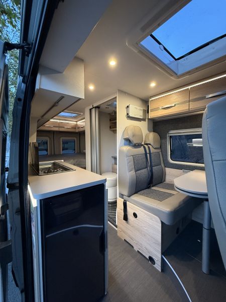 En venta Dethleffs Globetrail 640 DB 90 aniversario  Blanco 2022 Barcelona foto 2