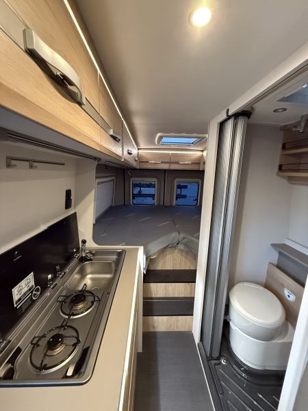 En venta Dethleffs Globetrail 640 DB 90 aniversario  Blanco 2022 Barcelona foto 3