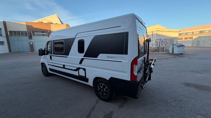 En venta Adria TWIN 600 SPB FAMILY PLUS Blanco 2023 Alicante foto 4