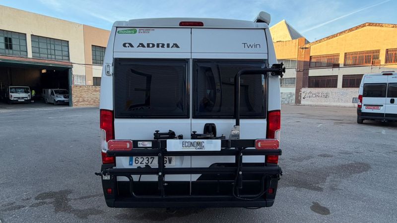 En venta Adria TWIN 600 SPB FAMILY PLUS Blanco 2023 Alicante foto 5