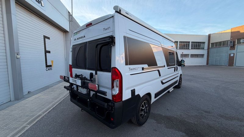 En venta Adria TWIN 600 SPB FAMILY PLUS Blanco 2023 Alicante foto 6