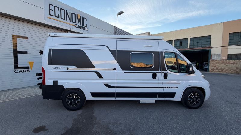 En venta Adria TWIN 600 SPB FAMILY PLUS Blanco 2023 Alicante foto 11