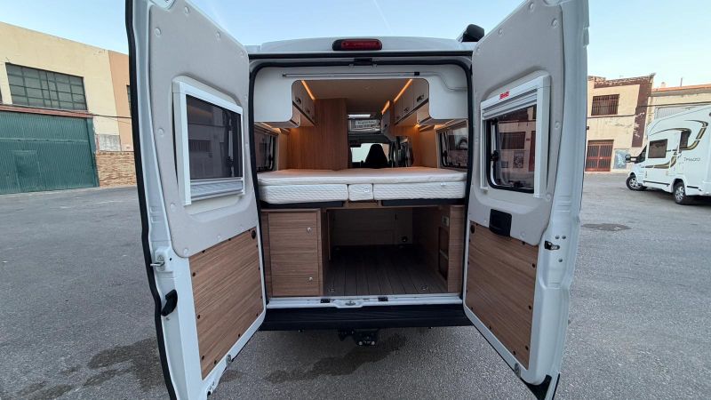 En venta Weinsberg CARABUS 600 ME EDITION FIRE Blanco 2025 Alicante foto 2