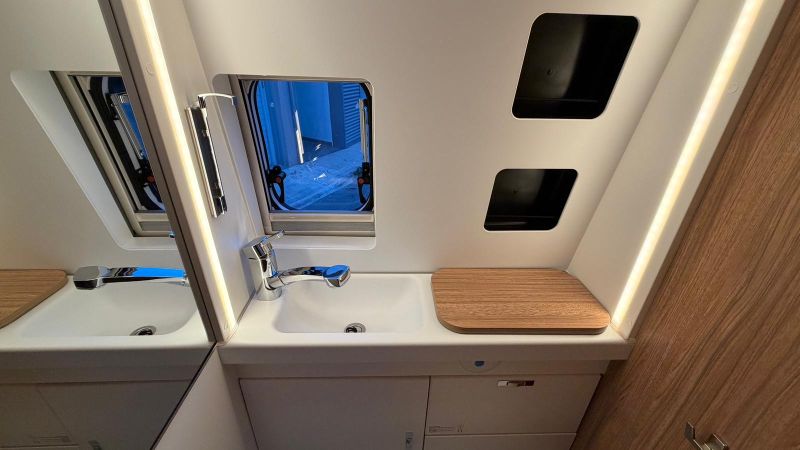 En venta Weinsberg CARABUS 600 ME EDITION FIRE Blanco 2025 Alicante foto 22