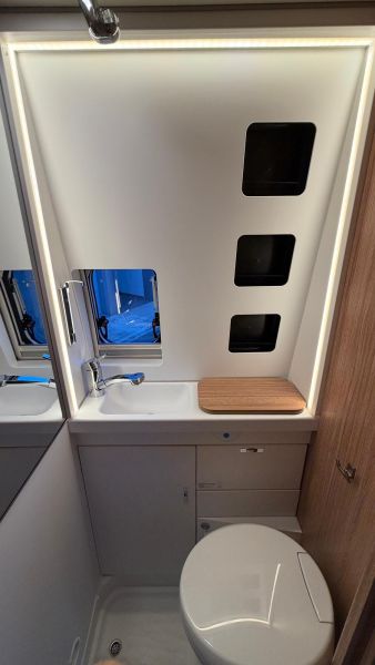 En venta Weinsberg CARABUS 600 ME EDITION FIRE Blanco 2025 Alicante foto 23