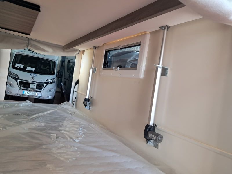 En venta Roller Team Roller Team Ford Kronos 279 M Selekt 165 CV Open Air 2026 Blanco 2026 Barcelona foto 5