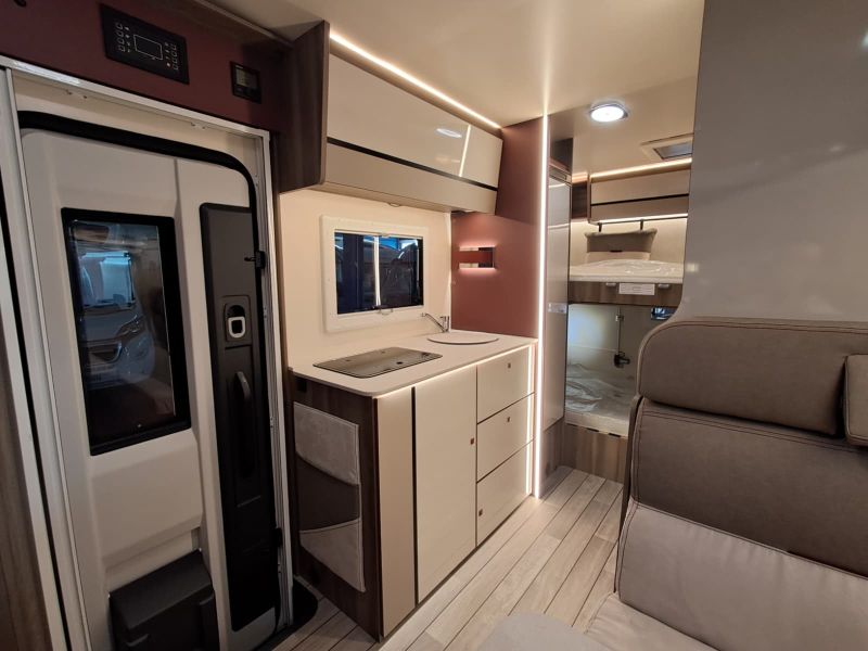 En venta Roller Team Roller Team Ford Kronos 279 M Selekt 165 CV Open Air 2026 Blanco 2026 Barcelona foto 13