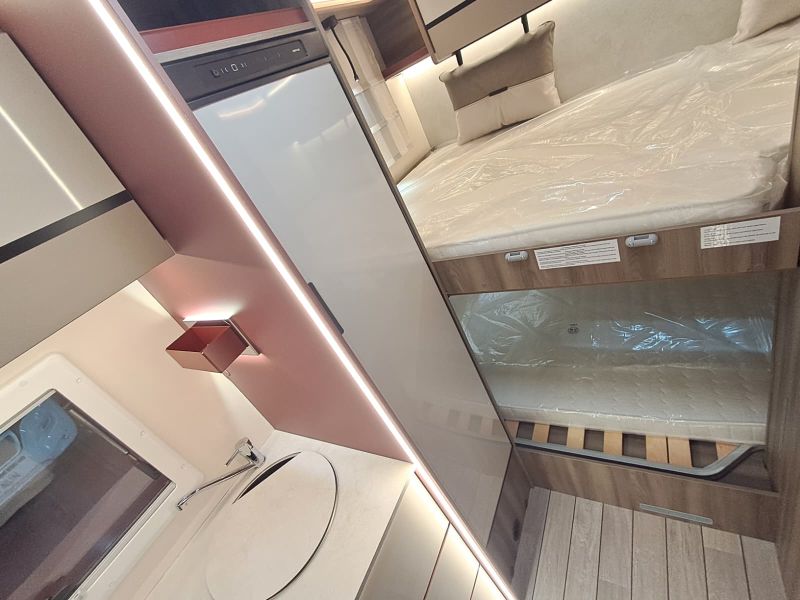 En venta Roller Team Roller Team Ford Kronos 279 M Selekt 165 CV Open Air 2026 Blanco 2026 Barcelona foto 16