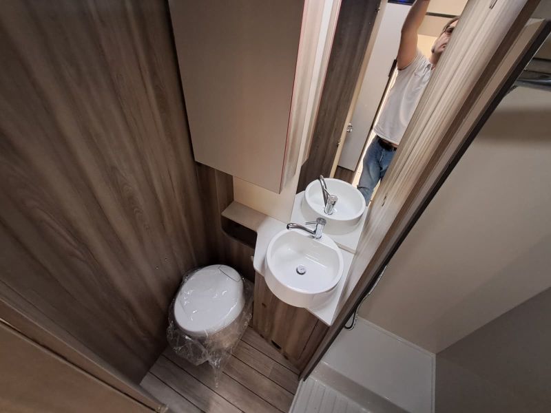 En venta Roller Team Roller Team Ford Kronos 279 M Selekt 165 CV Open Air 2026 Blanco 2026 Barcelona foto 19