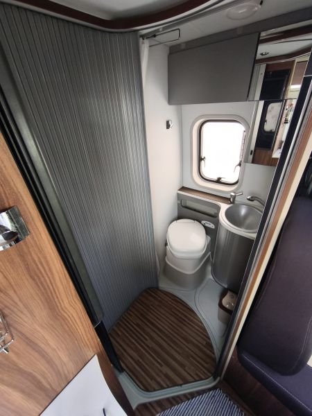 En venta Adria Twin 640 SLX Gris 2018 Sevilla foto 4