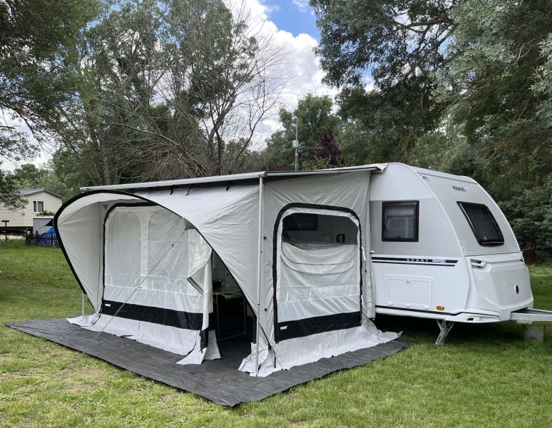 En venta Knaus Sport KD 500 e-power Blanco 2023 Madrid foto 3