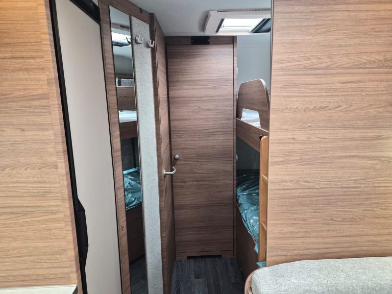 En venta Knaus Sport KD 500 e-power Blanco 2023 Madrid foto 14