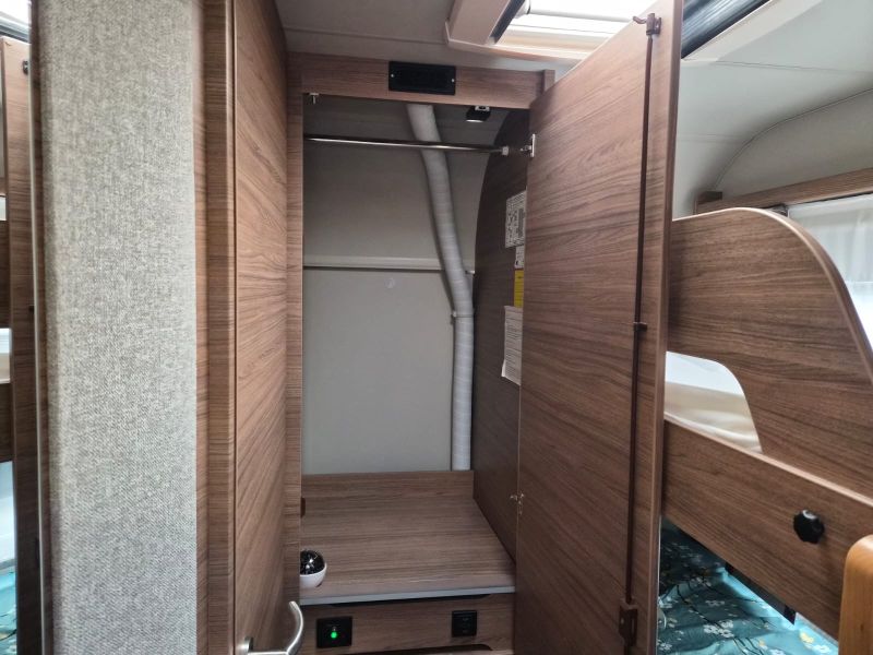 En venta Knaus Sport KD 500 e-power Blanco 2023 Madrid foto 15