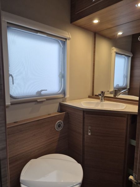 En venta Knaus Sport KD 500 e-power Blanco 2023 Madrid foto 17