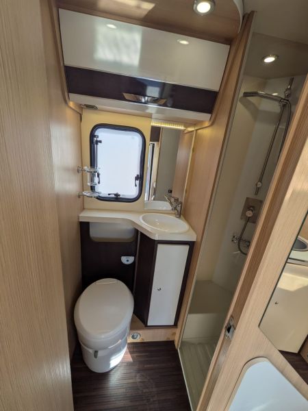 En venta Ford Ford McLouis Glamys 222 *OFERTA* Blanco 2023 Málaga foto 5