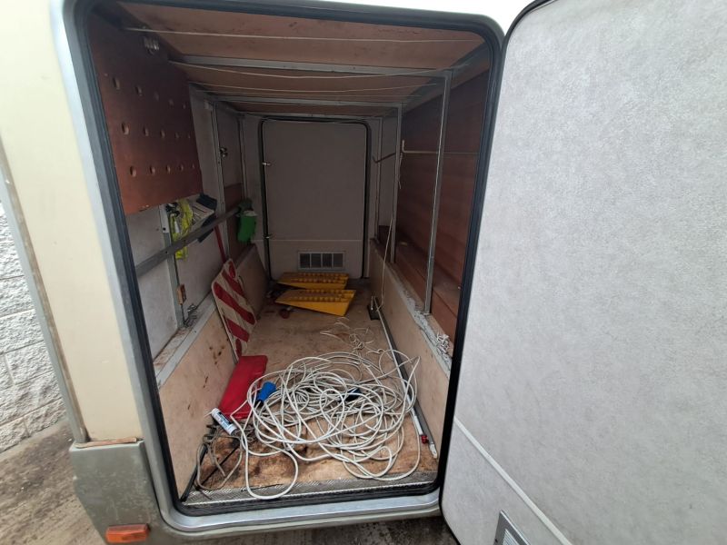 En venta Rimor Rimor Ford Europeo NG5 T350 Oferta Stocks Blanco 2001 Barcelona foto 4