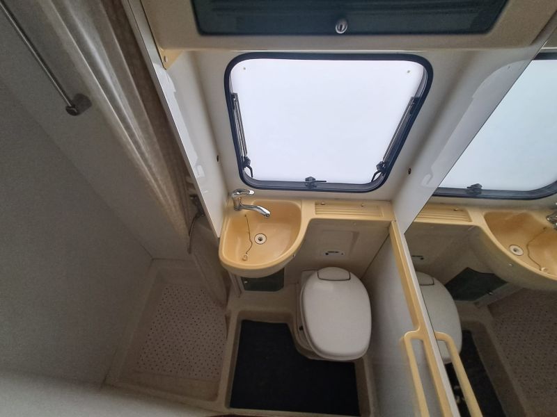 En venta Rimor Rimor Ford Europeo NG5 T350 Oferta Stocks Blanco 2001 Barcelona foto 9