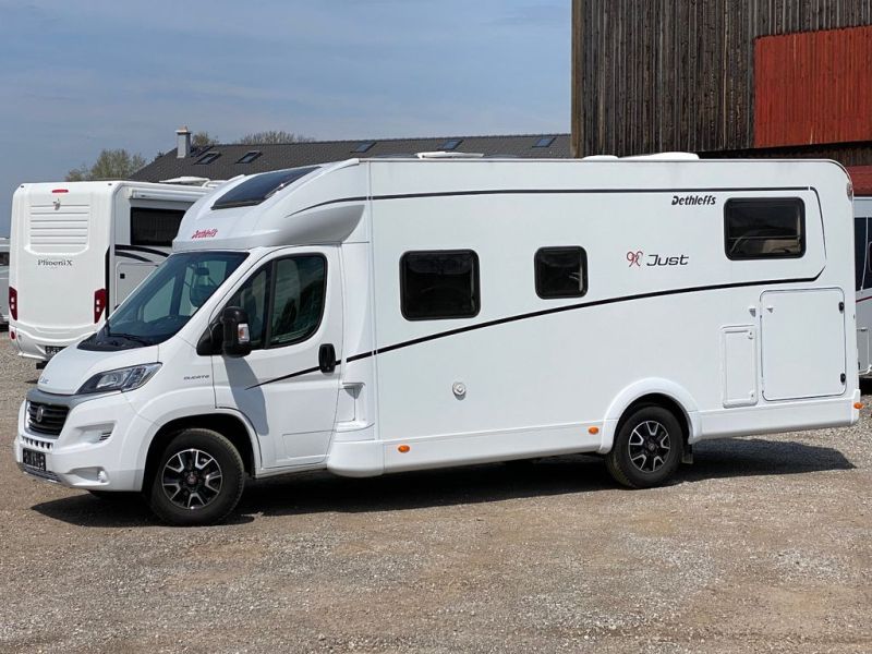 En venta Dethleffs Just 90T 7052- 38.000,00 EUR Blanco 2021 Madrid foto 4