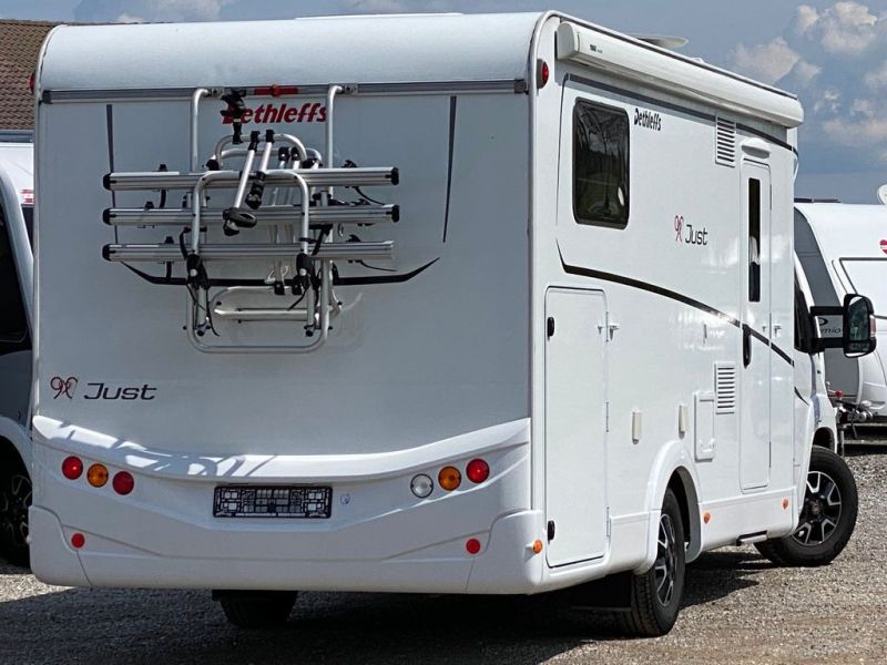 En venta Dethleffs Just 90T 7052- 38.000,00 EUR Blanco 2021 Madrid foto 5