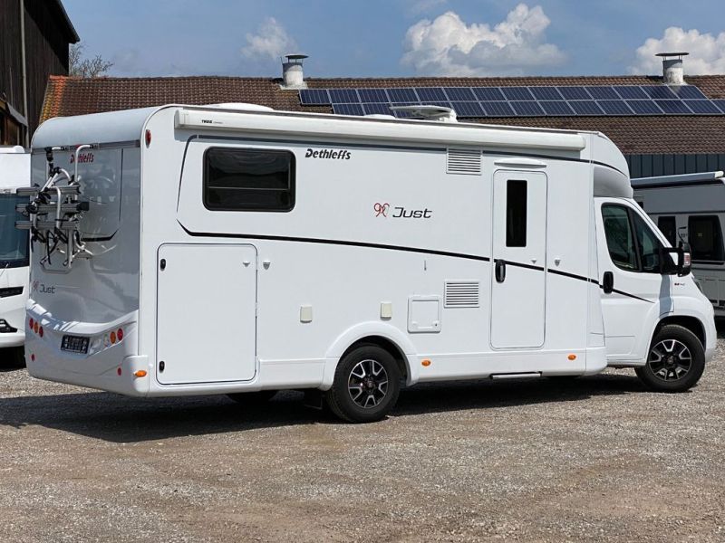 En venta Dethleffs Just 90T 7052- 38.000,00 EUR Blanco 2021 Madrid foto 6