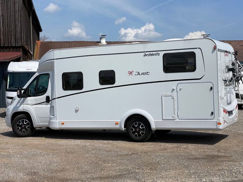 En venta Dethleffs Just 90T 7052- 38.000,00 EUR Blanco 2021 Madrid foto 8