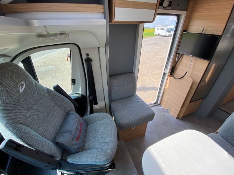 En venta Dethleffs Just 90T 7052- 38.000,00 EUR Blanco 2021 Madrid foto 11