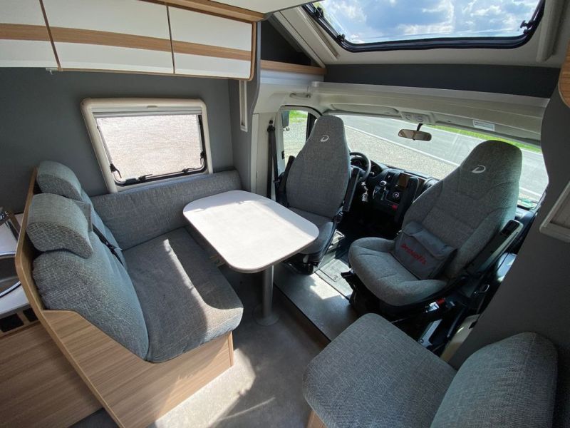 En venta Dethleffs Just 90T 7052- 38.000,00 EUR Blanco 2021 Madrid foto 17