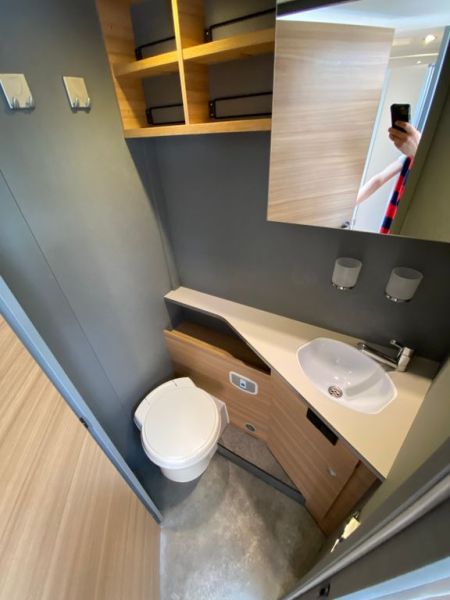 En venta Dethleffs Just 90T 7052- 38.000,00 EUR Blanco 2021 Madrid foto 19