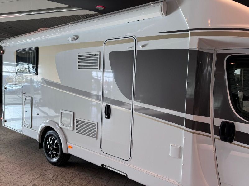 En venta Fiat Capron T68 Cámara Automática Toldo de garaje LED Blanco 2018 Santa Cruz de Tenerife foto 7